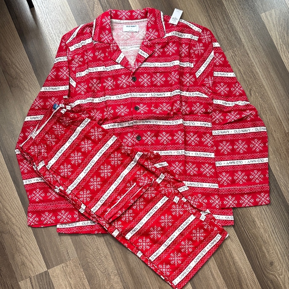 Old Navy Festive Red Mens  Pajama Set